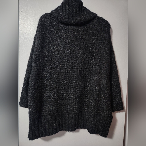 Chunky oversized turtleneck sweater - Picture 2 of 6